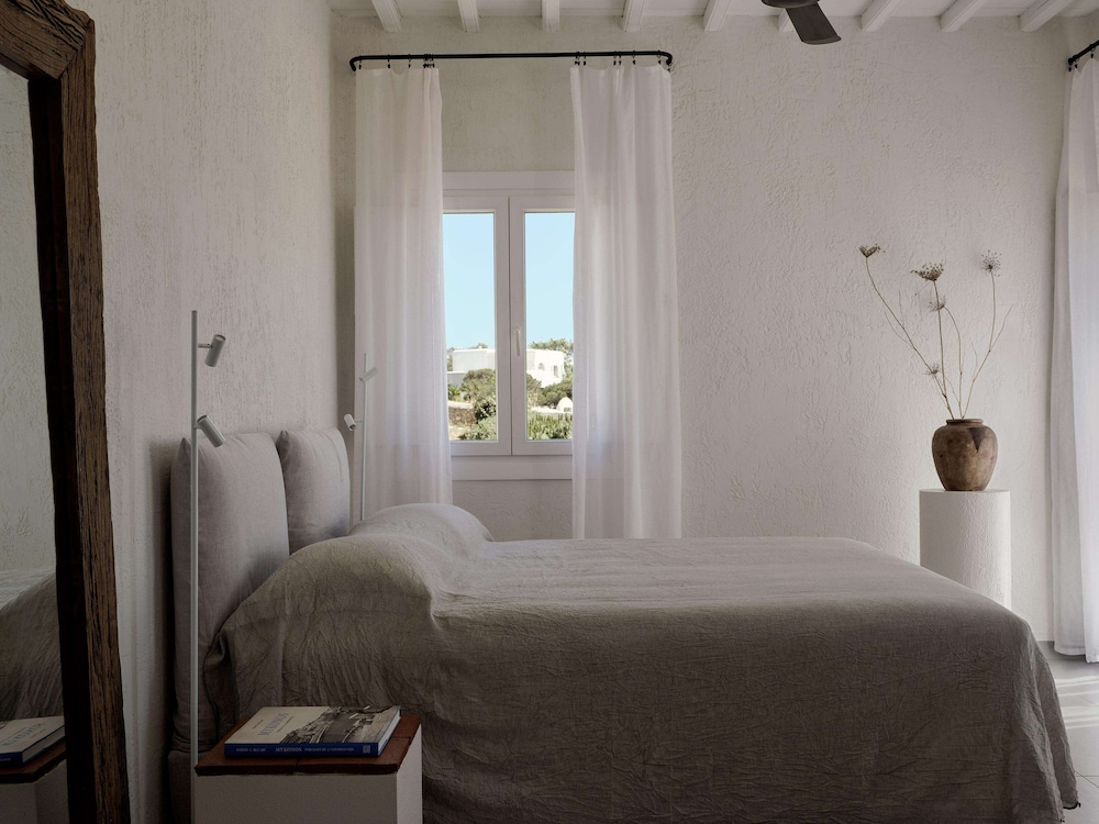 Sunset & Sea View Suite thumbnail 6