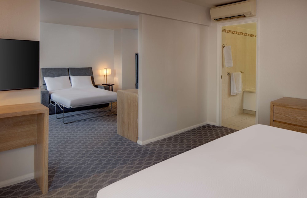 Suite, 1 King Bed - Photo 3