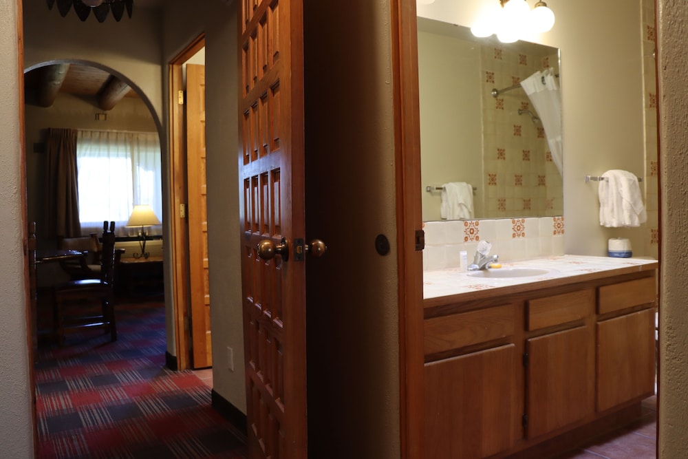Executive Suite, Multiple Beds (Executive Suite) - Photo 5