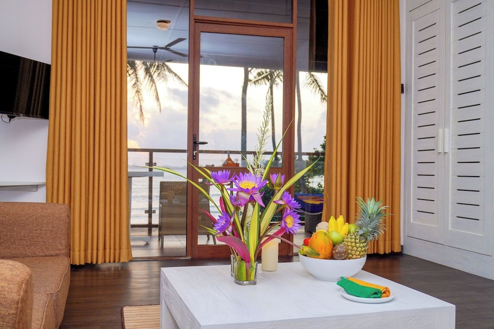 DELUXE ROOM WITH PRIVATE JACUZZI AND SEA VIEW