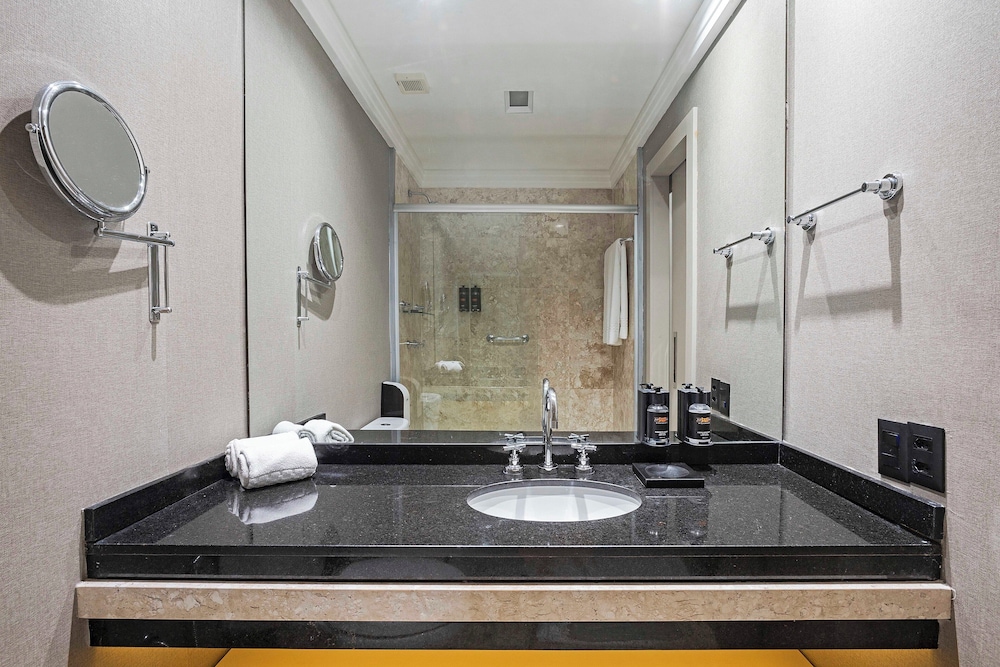 Premium Room - Photo 8
