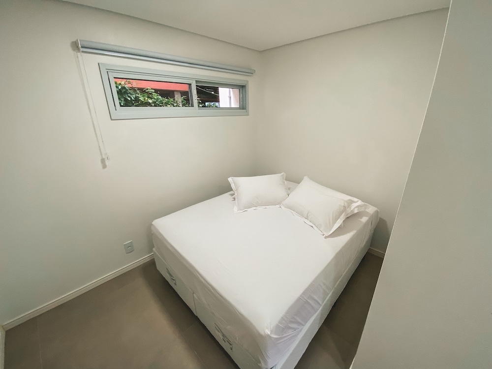 Romantic Bungalow, Jetted Tub, Lagoon View photo 1