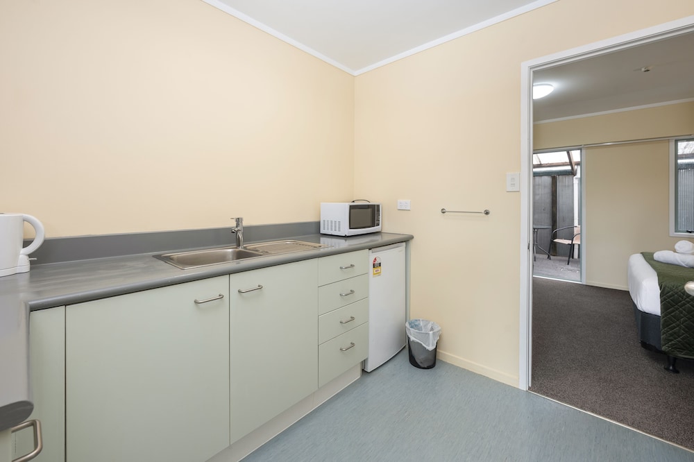 1 Bedroom Downstairs photo 3