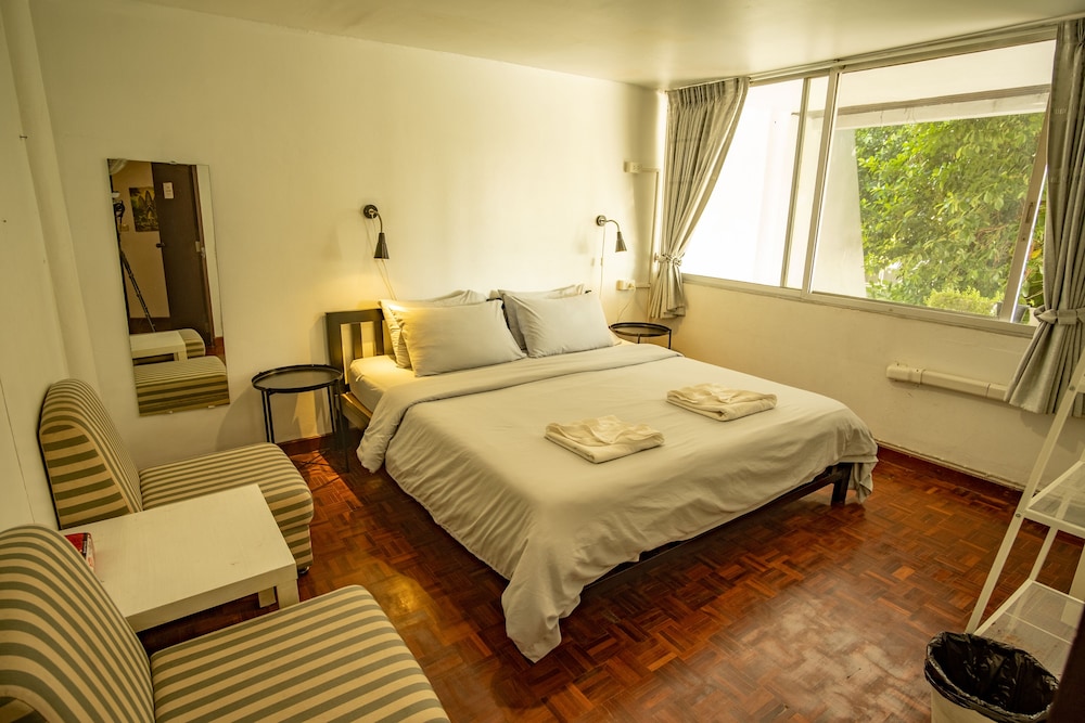 Standard Double Room, 1 King Bed, Shared Bathroom, Garden View photo 2