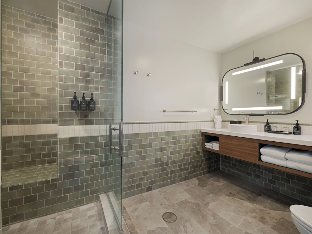 Premium Room, 2 Queen Beds - Photo 4