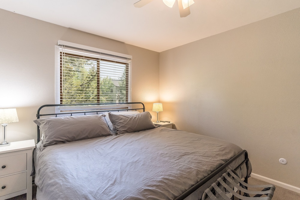 Condo, 2 Bedrooms photo 3