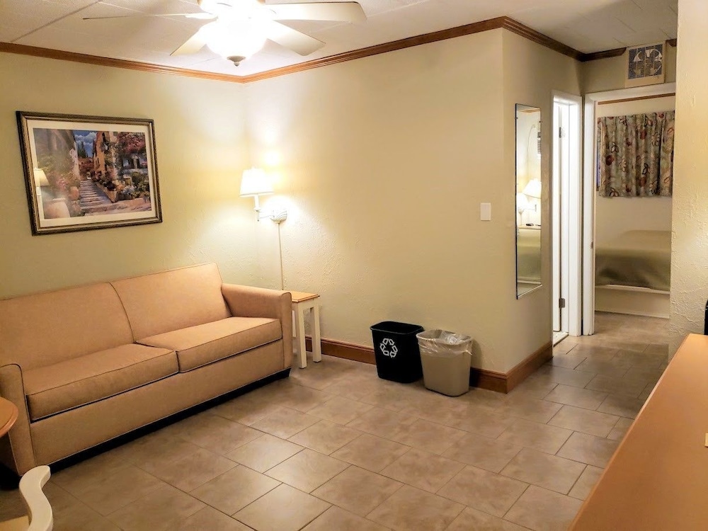 Suite, Ground Floor photo 2