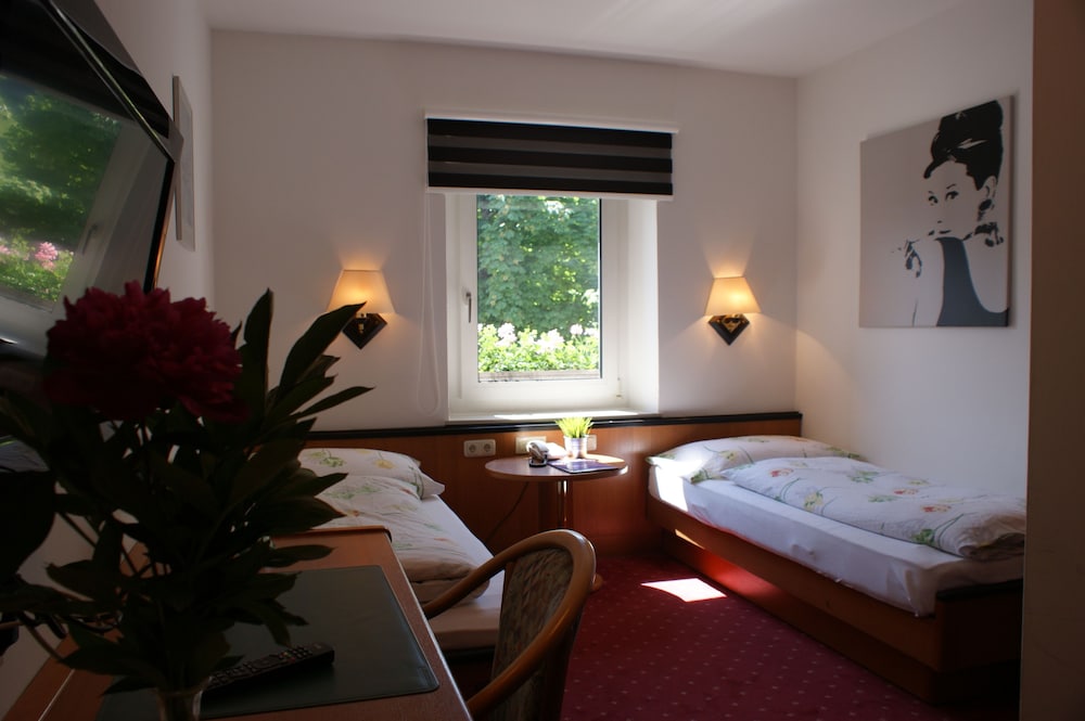 Economy Double Room (Streetview) photo 2