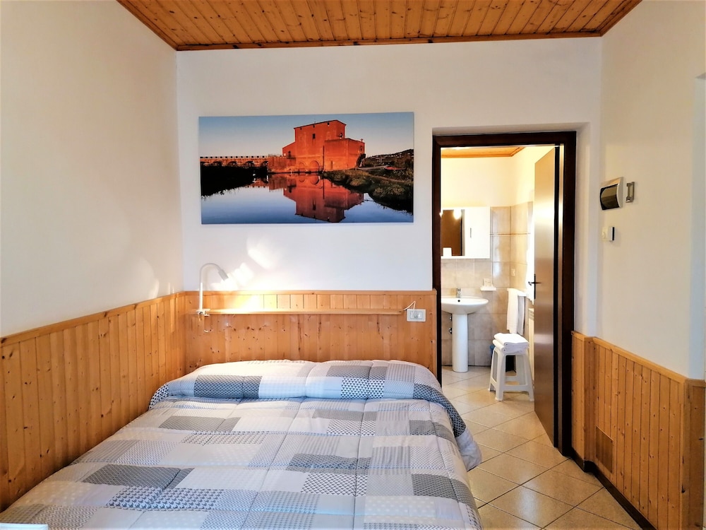 Economy Room photo 1