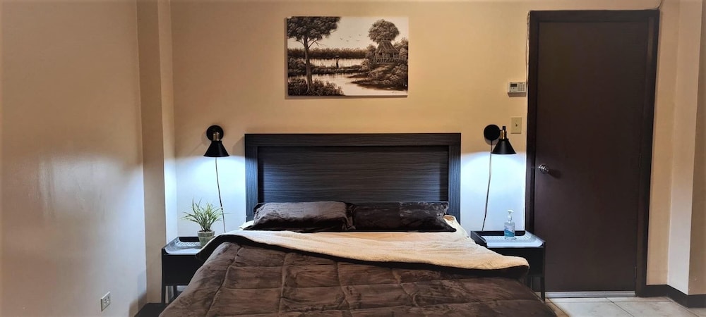 Basic Condo photo 1