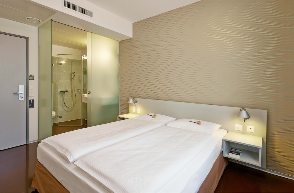 Business Room, 1 Queen Bed - Photo 8