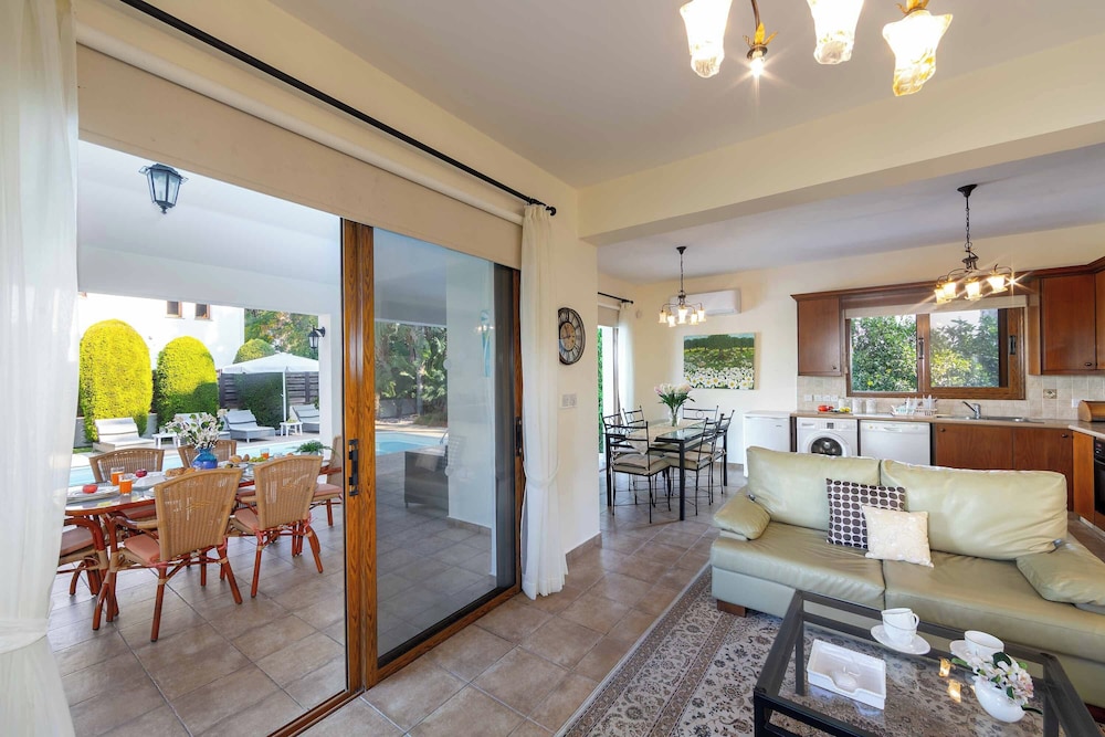 Villa (3 Bedrooms) photo 2