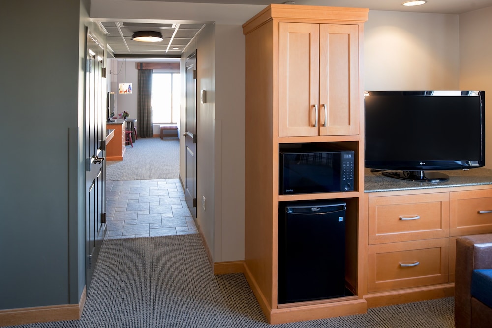 Royal Family Suite (Water Park Included) photo 2