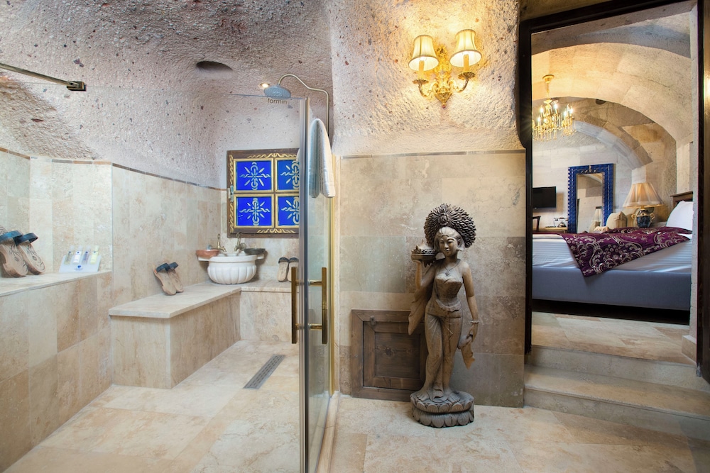 Deluxe Cave Room With Jakuzzi - Photo 10