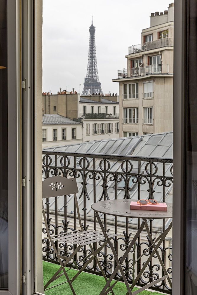 Double Room, Eiffel Tower View