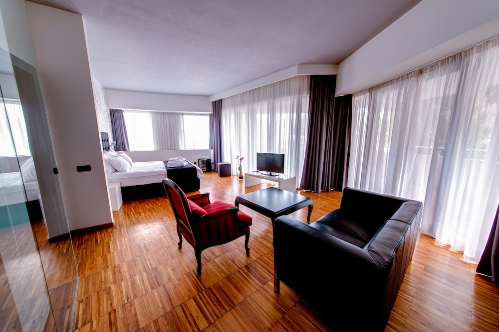Executive Room - Photo 3