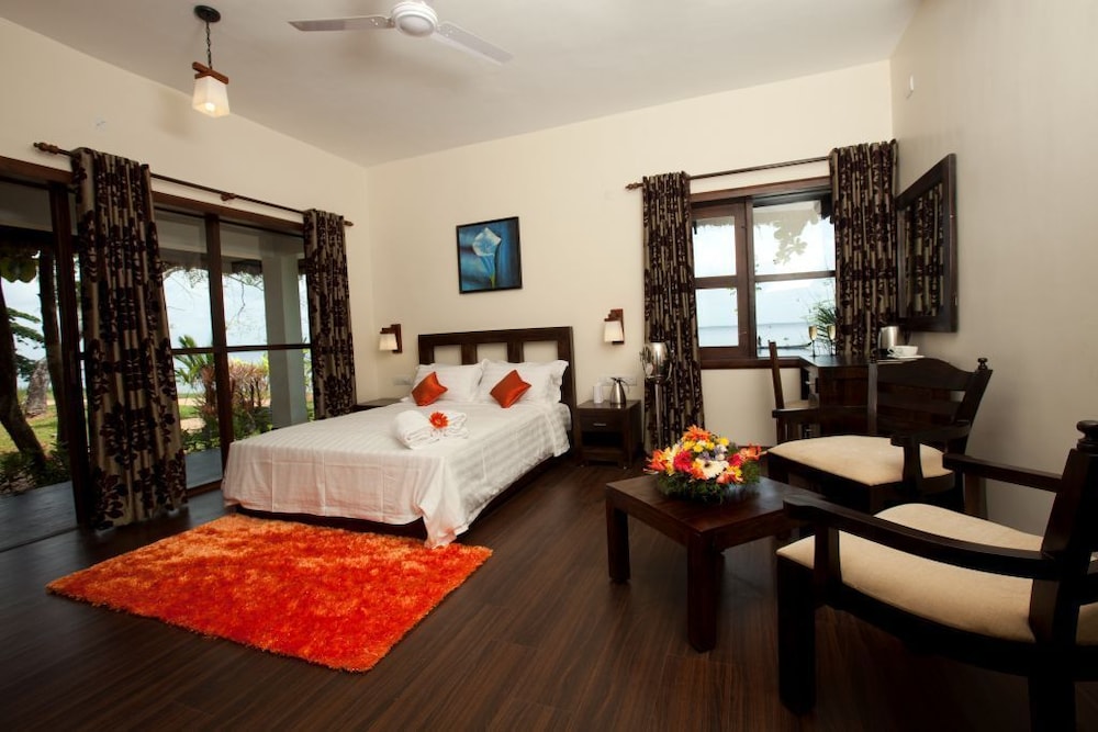 Lake View Room