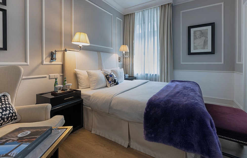 Master Balcony Suite - Photo 2