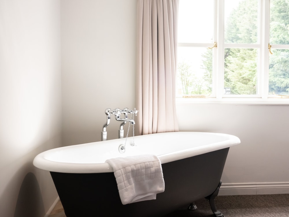 Suite, Ensuite photo 2