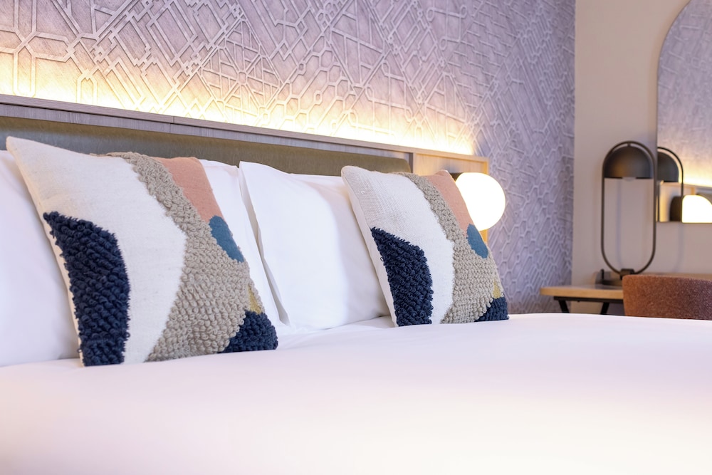 Newly Refurbished Deluxe Double Room - Photo 6