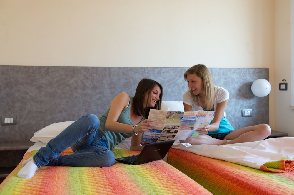 Standard Double Room, 2 Twin Beds photo 2