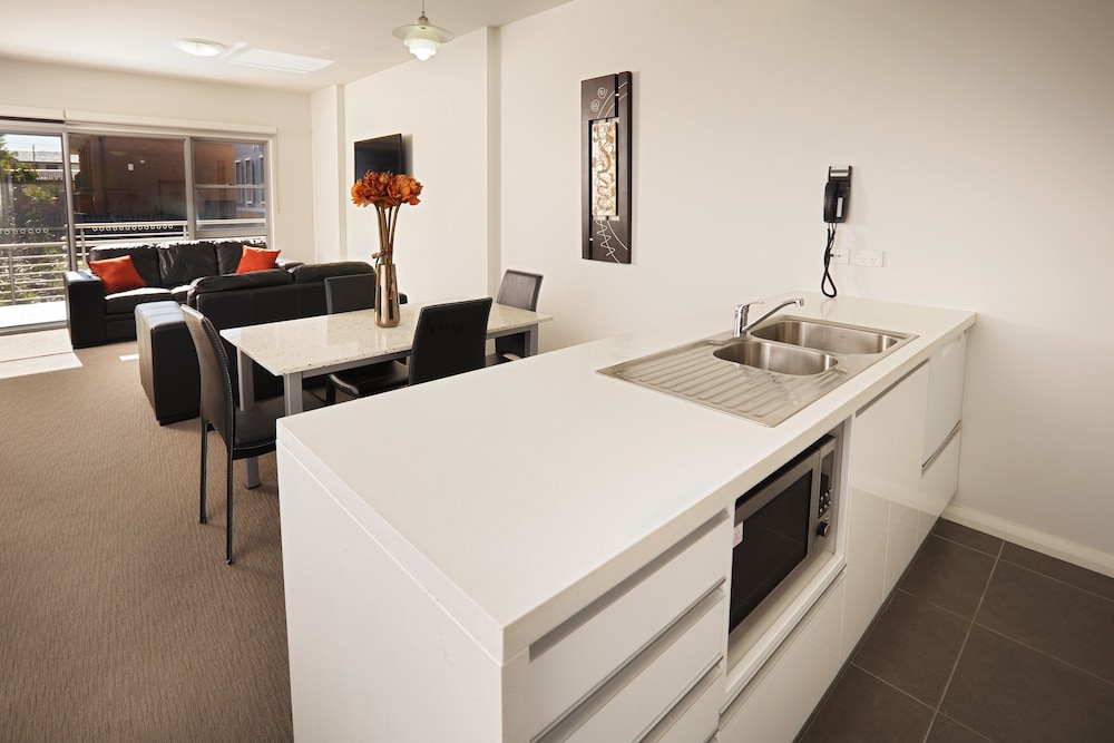 Executive Apartment, 2 Bedrooms, Kitchen, Courtyard Area photo 3