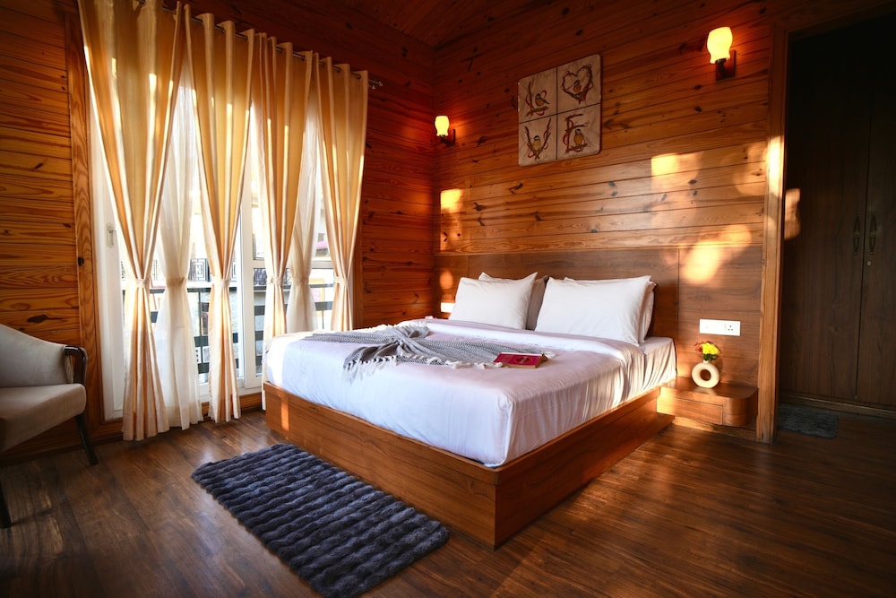 2 BHK Attic Apartment photo 2