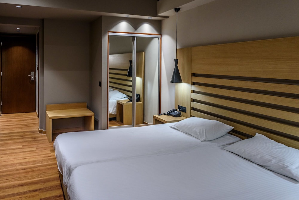 Economy Double or Twin Room (no balcony) - Photo 1