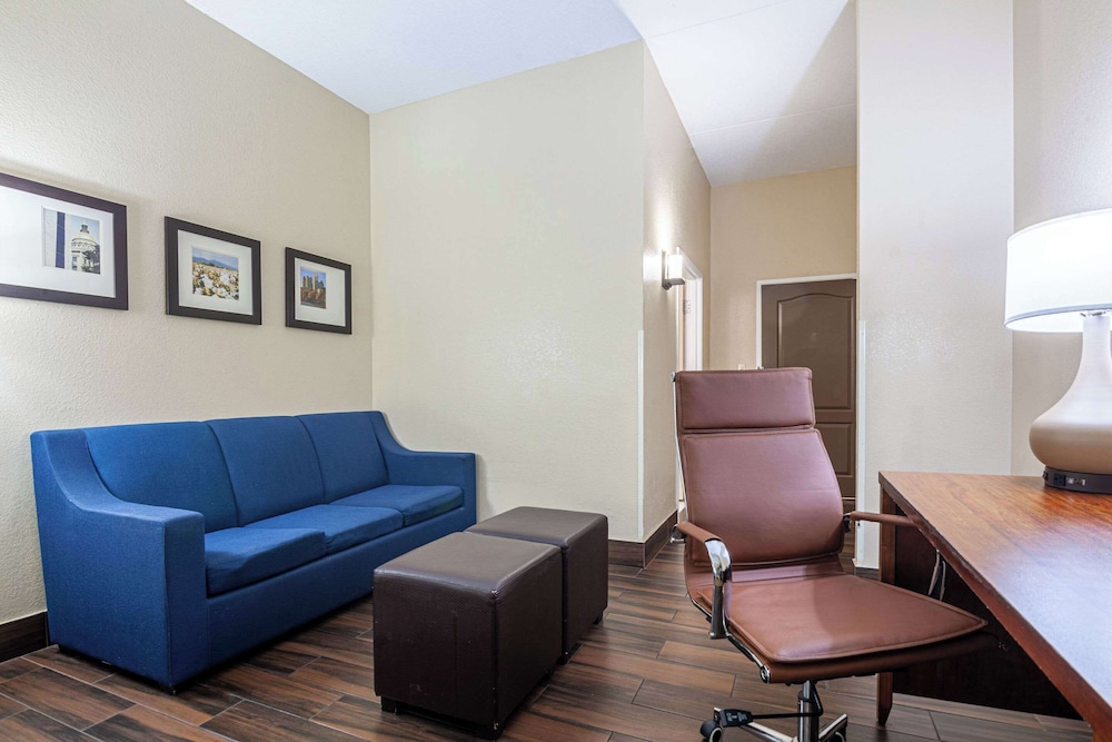 Suite, Multiple Beds - Photo 4