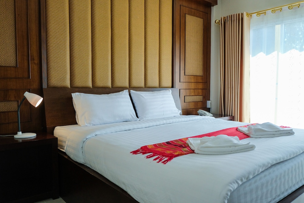 Basic Room, 1 King Bed, Non Smoking, Lanai - Photo 4