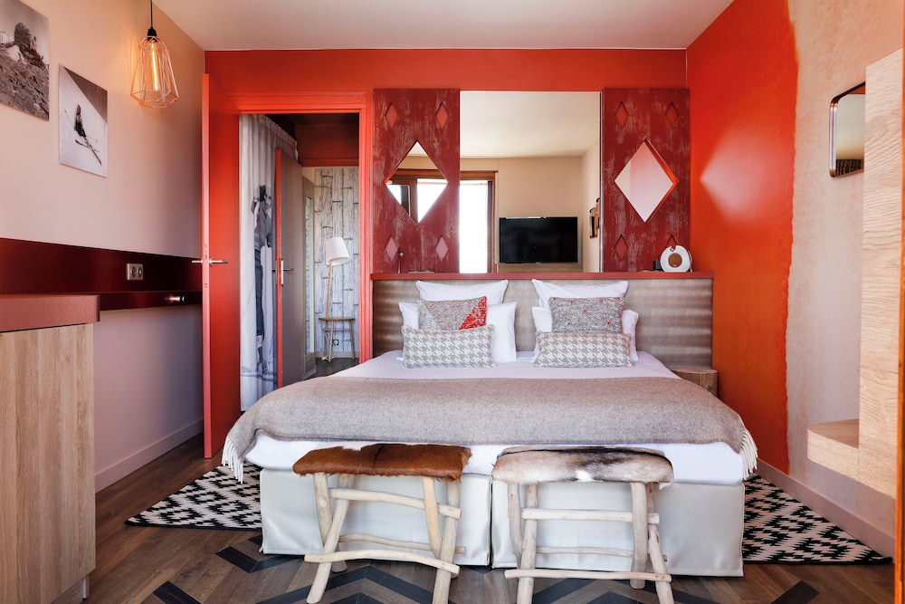 Panoramic Room