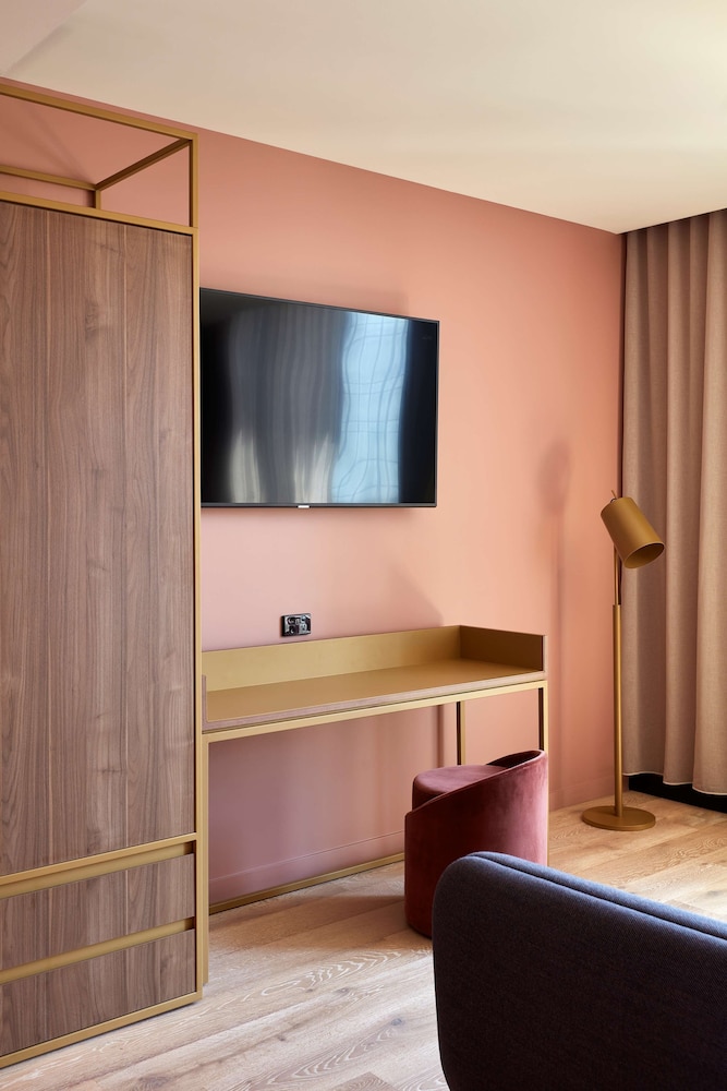 Skyline view Queen or Twin Room (Weekly Housekeeping)