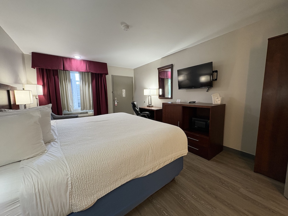 Room (King Bed Accessible Non-Smoking) - Photo 2