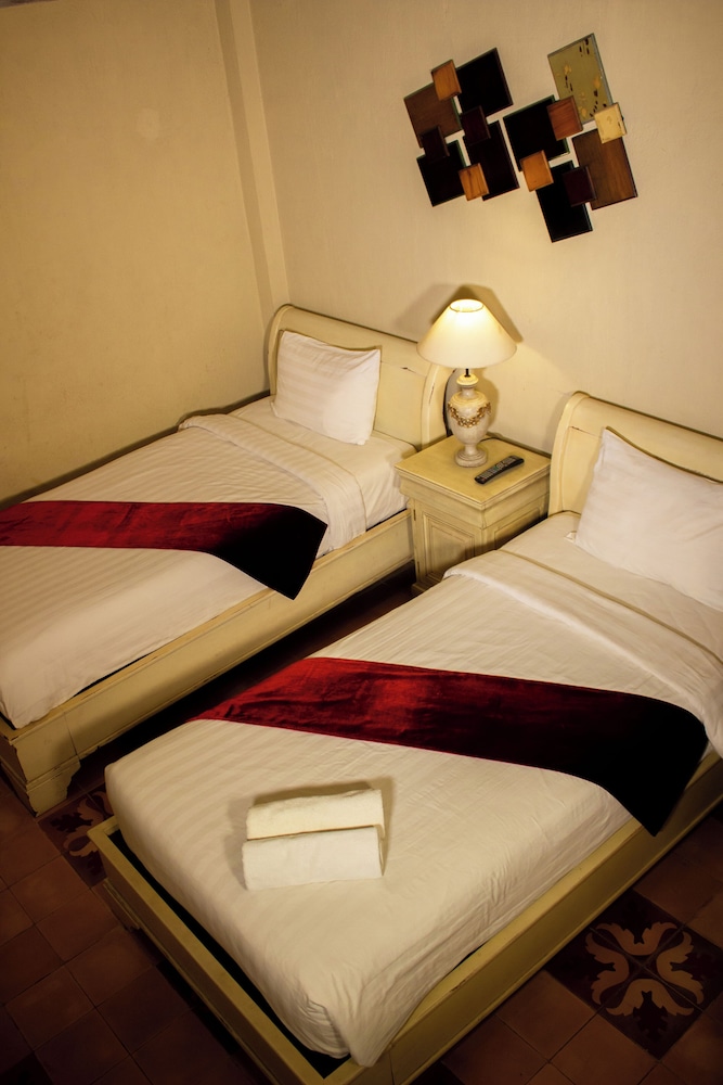 Studio, 2 Twin Beds photo 3