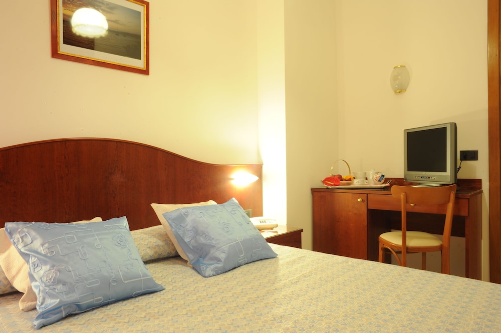 Economy Double Room - Photo 3