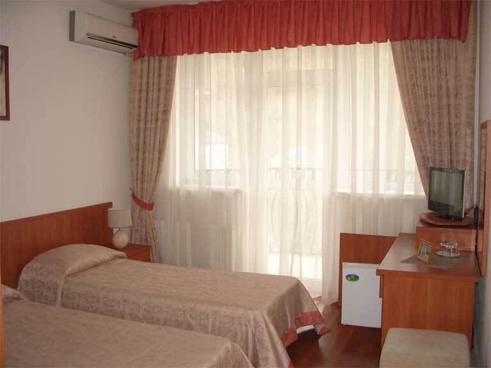 Standard Twin Room photo 3
