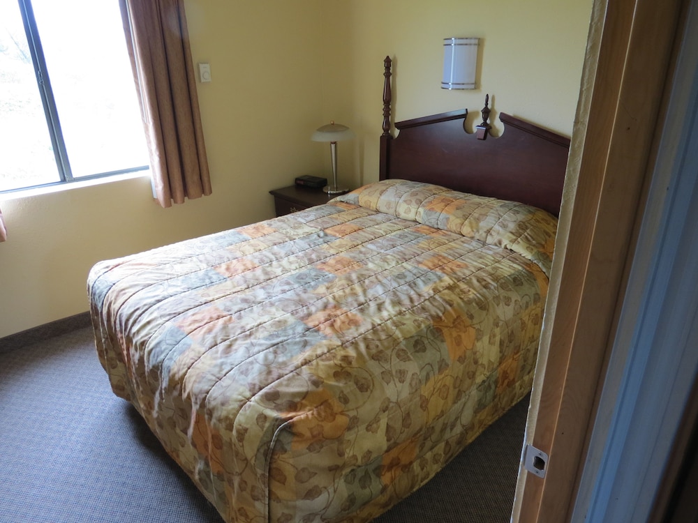 Deluxe Room, 2 Queen Beds (No Pets Allowed) photo 2