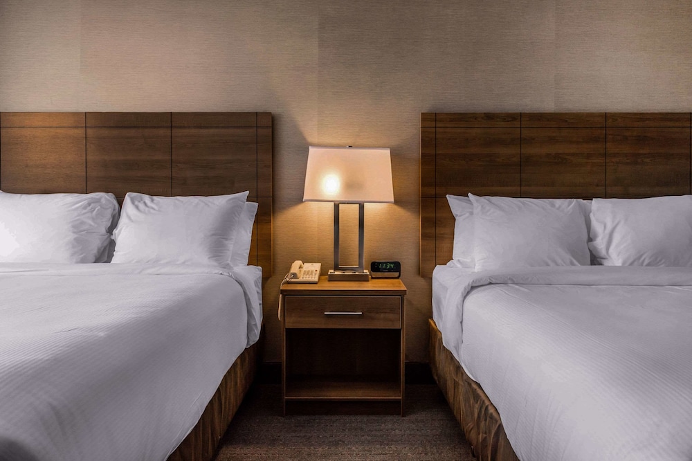 Quadruple Room, 2 Queen Beds - Photo 4