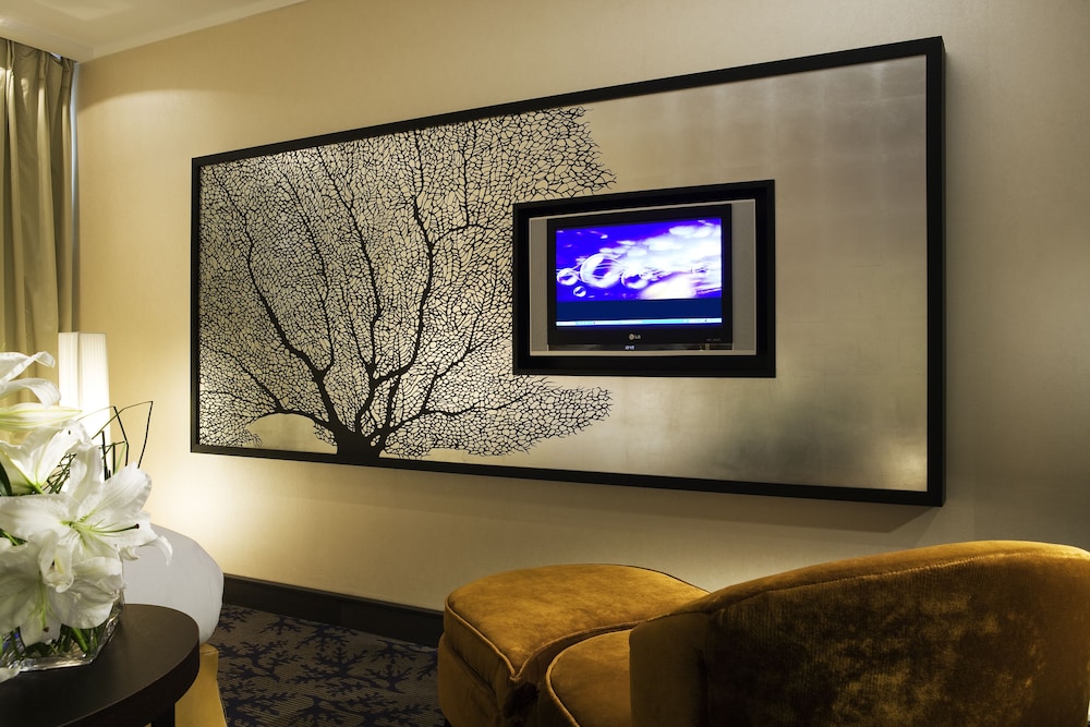 Superior Room, 1 Queen Bed, Courtyard View (Spa and Gym Access) - Photo 2