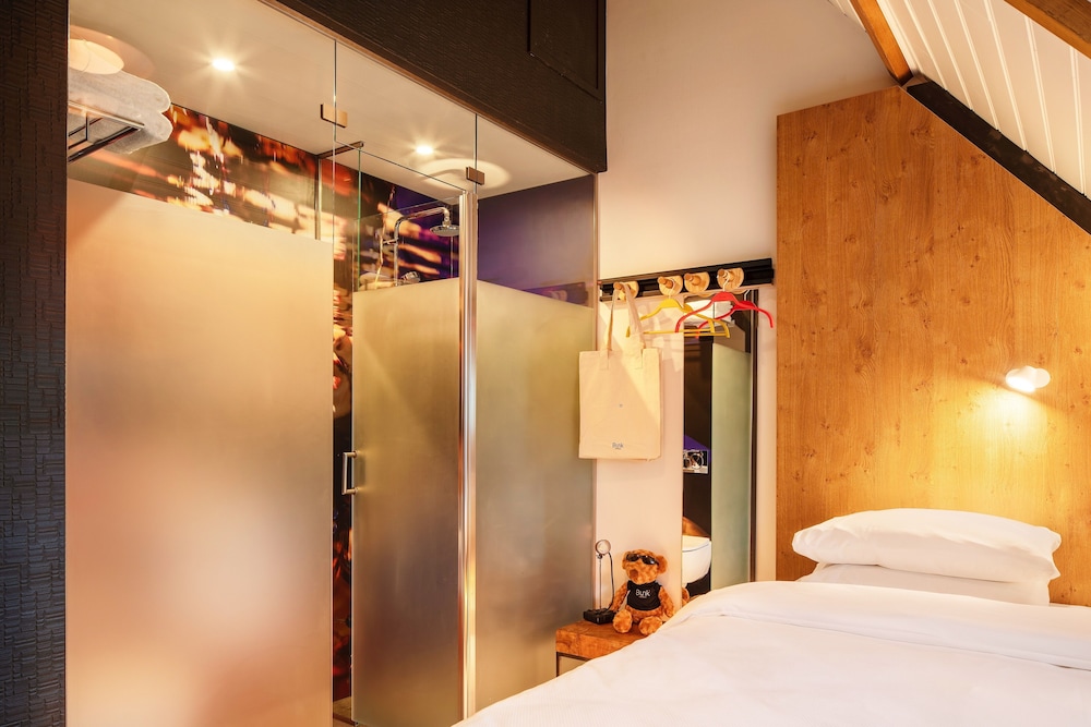 EPIC BUNK ROOM