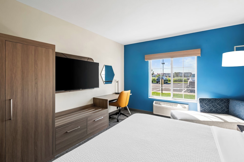 Standard Room, 1 King Bed - Photo 1