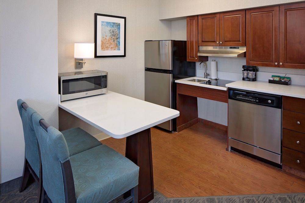 Premium Suite, 1 King Bed, Accessible - Photo 3