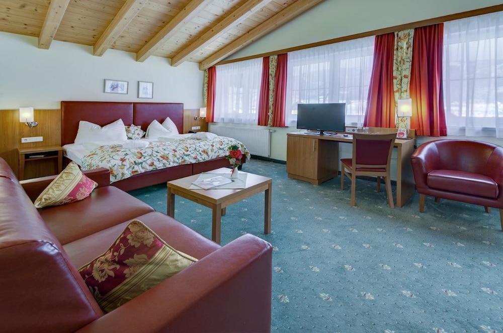 Family Room, Balcony, Mountain View (Maiskogel) photo 1