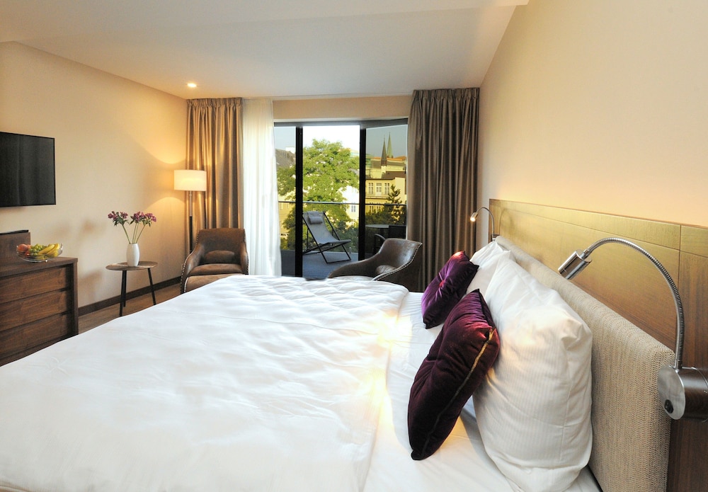 Deluxe Double Room, 1 King Bed, Terrace, Courtyard View photo 2