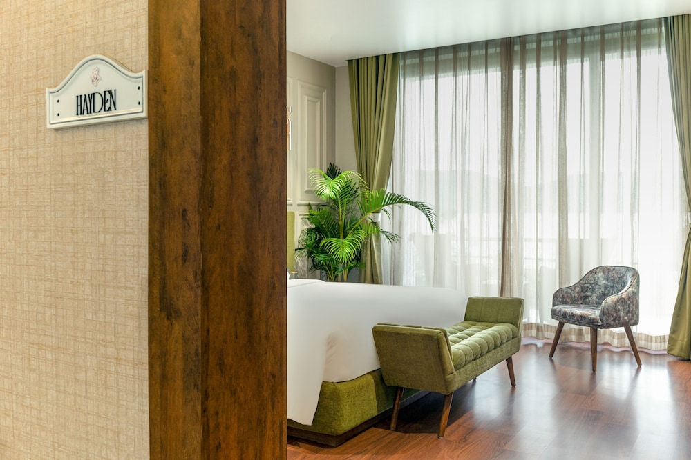 Lakefront Rooms with Private Garden - Photo 4
