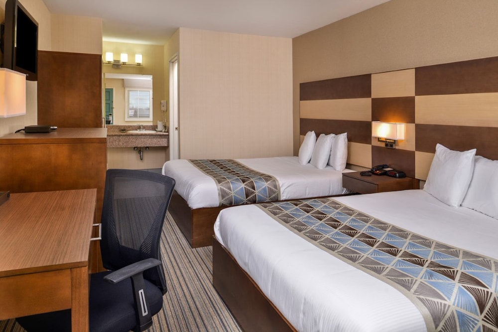 Standard Room, 2 Queen Beds, Non Smoking photo 3