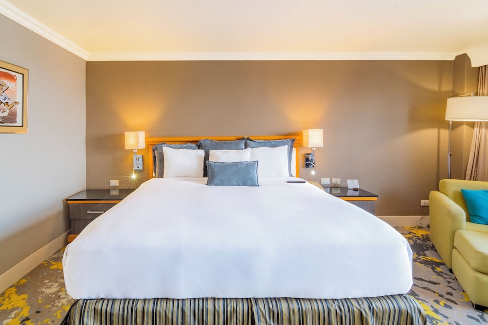 Deluxe Room, 1 King Bed, Balcony - Photo 2