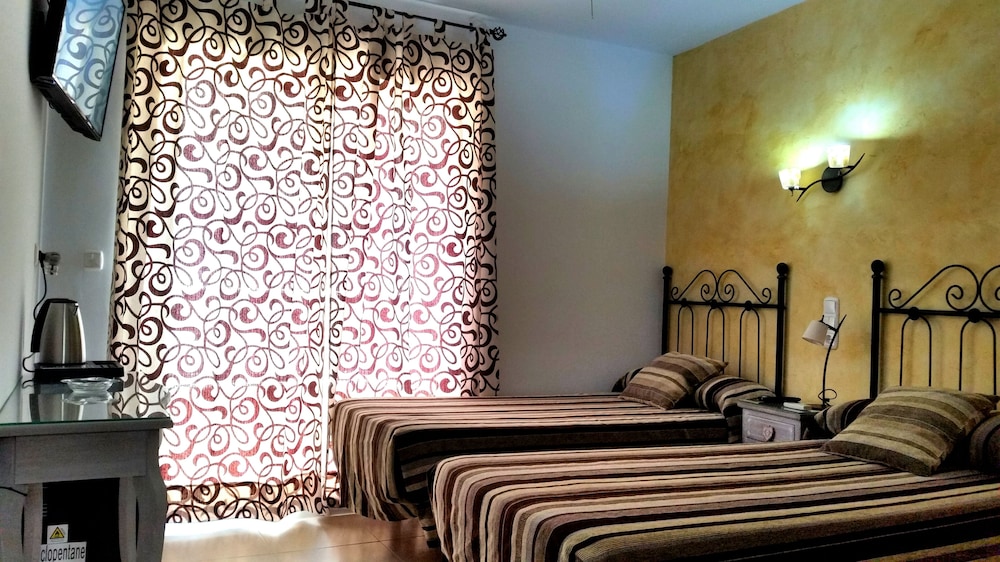 Comfort Double Room, 2 Twin Beds, City View photo 2