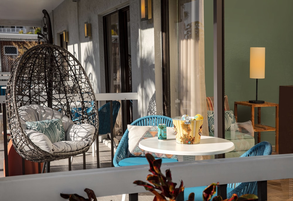 Room, Patio (Jimmy B's Beach Bar) - Photo 2