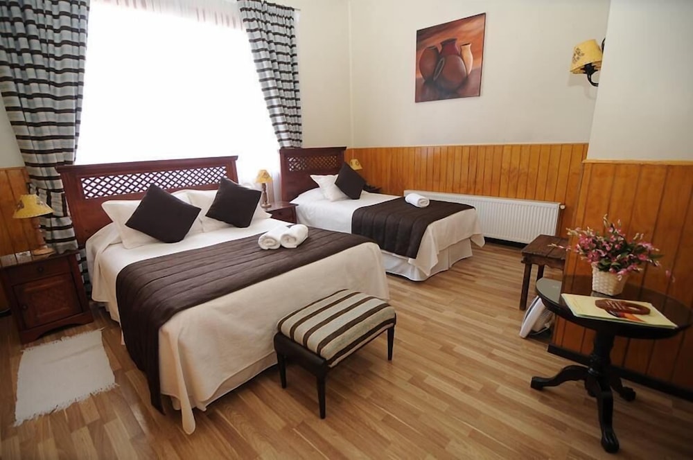 Standard Triple Room, 1 Bedroom, Private Bathroom photo 3